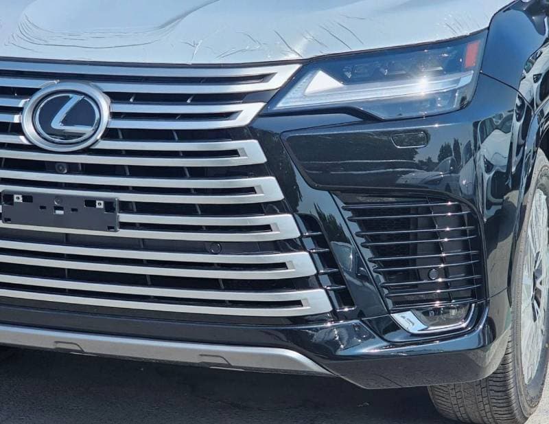 2026 Lexus LX600 thumbnail 10
