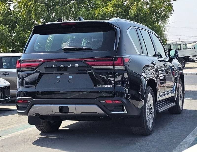 2026 Lexus LX600 thumbnail 4