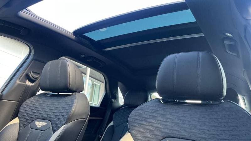 2026 Bentley Bentayga thumbnail 6