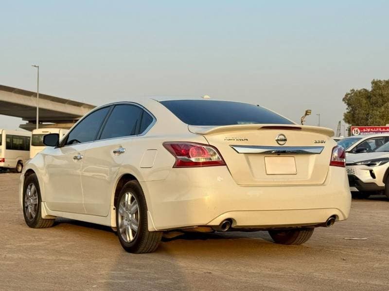 2013 Nissan Altima thumbnail 3