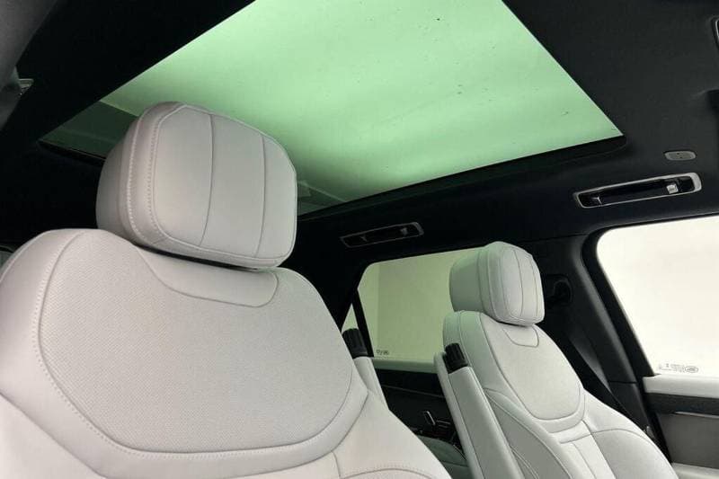 2026 Land Rover Range Rover Sport thumbnail 6