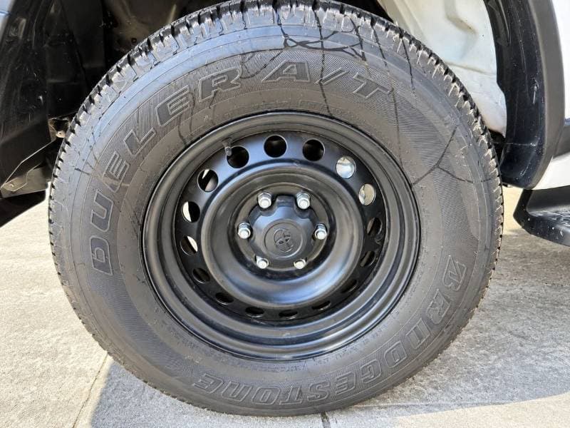 2027 Toyota Hilux thumbnail 9