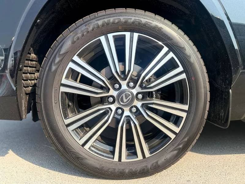 2026 Lexus LX700h thumbnail 9