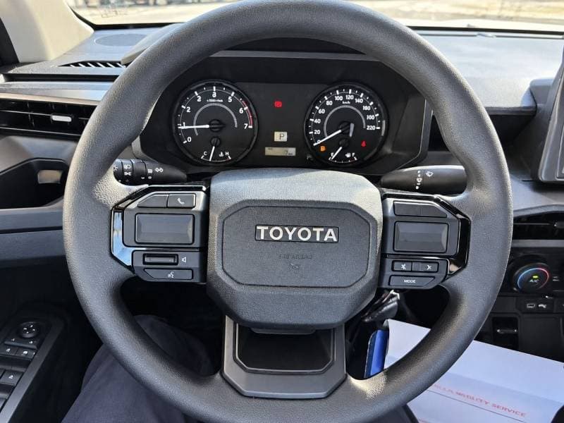 2027 Toyota Hilux thumbnail 5