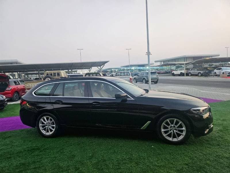 2024 BMW 520i thumbnail 9