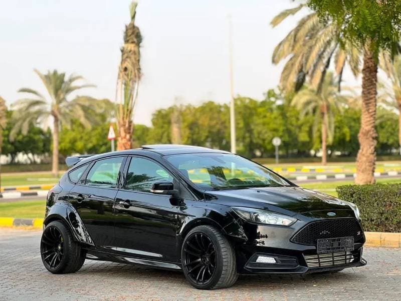 2017 Ford Focus thumbnail 3