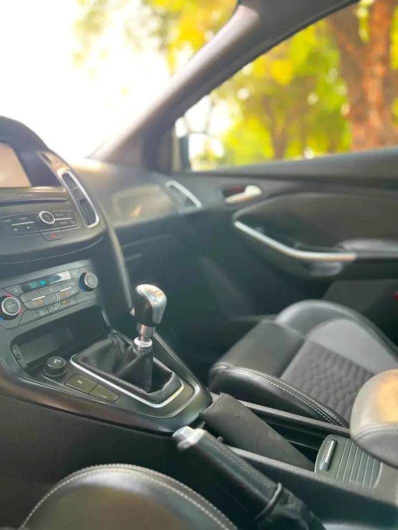 2017 Ford Focus thumbnail 9