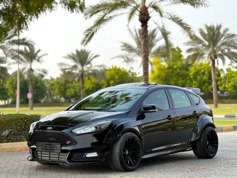 2017 Ford Focus thumbnail 2