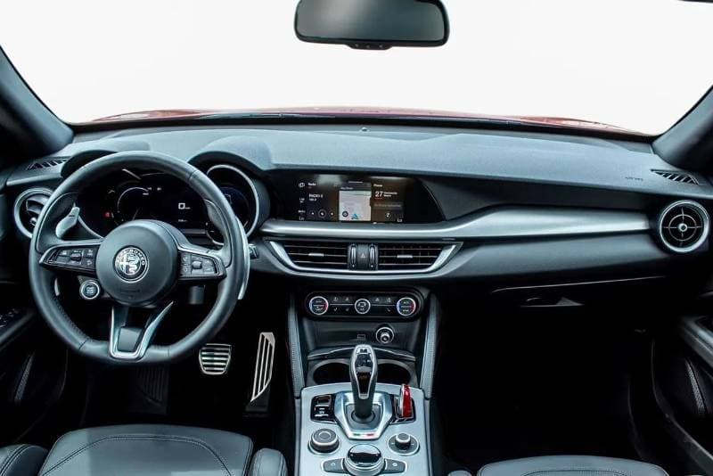 2024 Alfa Romeo Stelvio thumbnail 9