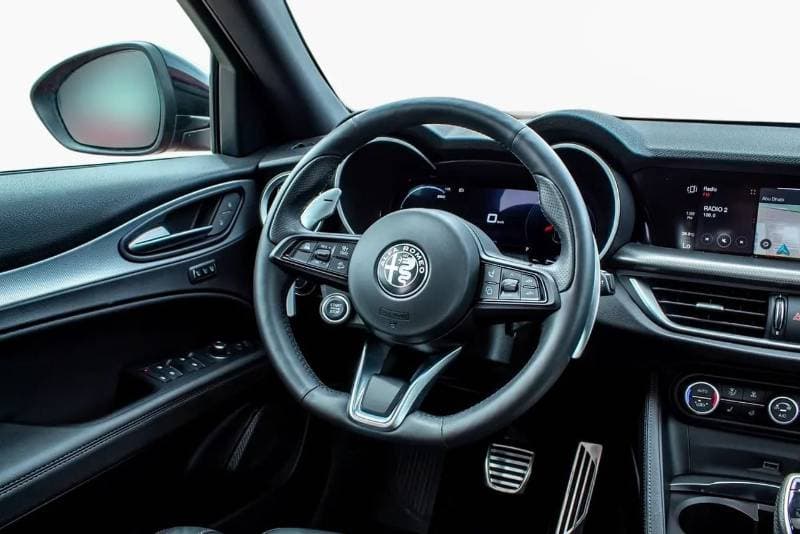 2024 Alfa Romeo Stelvio thumbnail 10