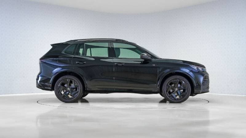 2026 Volkswagen Tiguan thumbnail 3