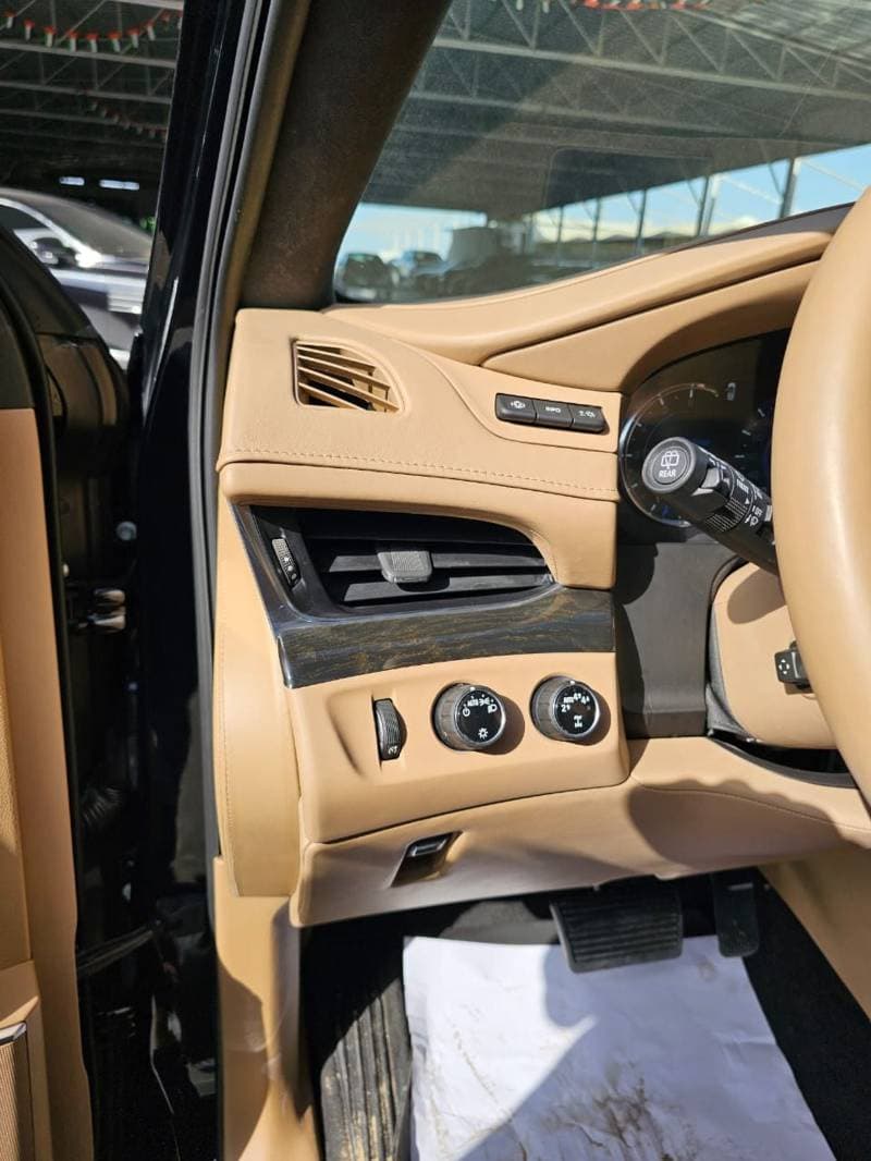 2018 Cadillac Escalade ESV thumbnail 9