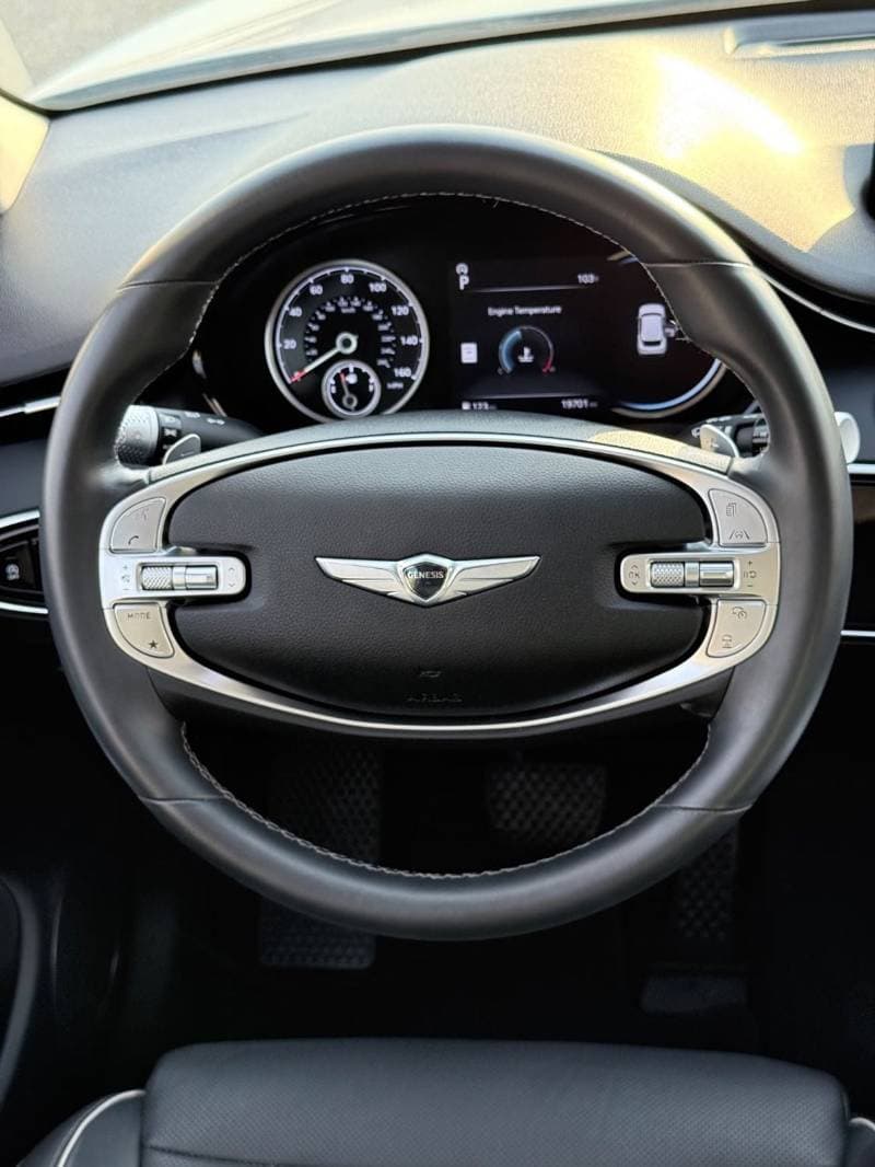 2023 Genesis GV70 thumbnail 9