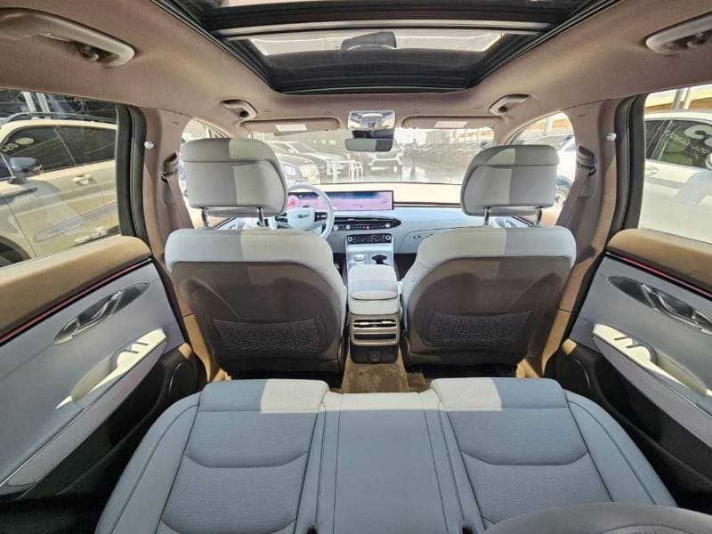 2026 Genesis GV70 thumbnail 10