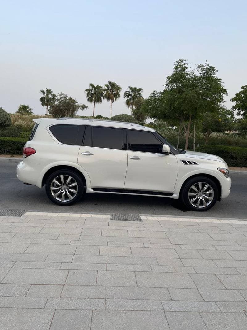 2012 Infiniti QX56 thumbnail 4
