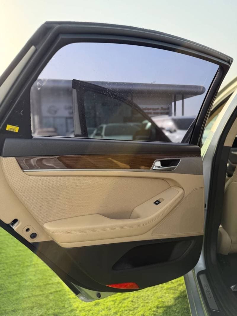 2017 Genesis G80 thumbnail 9