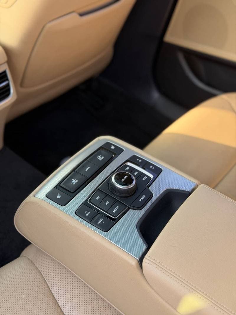 2017 Genesis G80 thumbnail 10