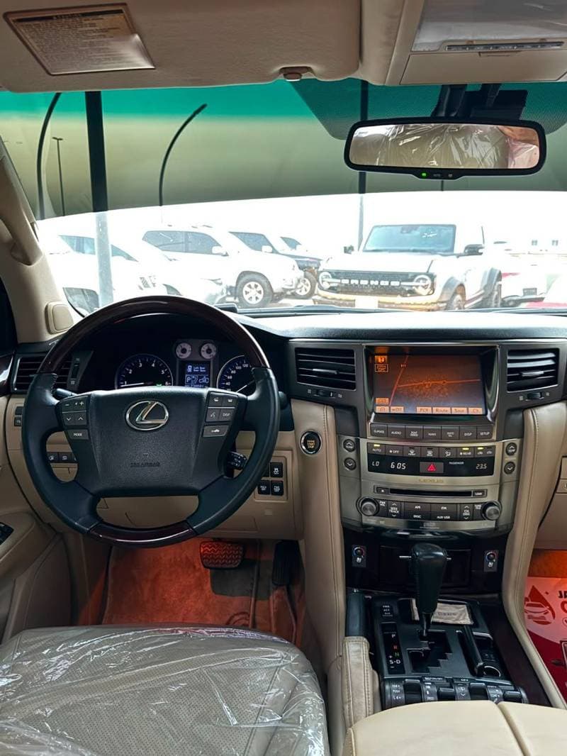 2010 Lexus LX570 thumbnail 9