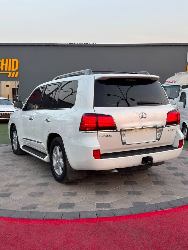 2010 Lexus LX570 thumbnail 7