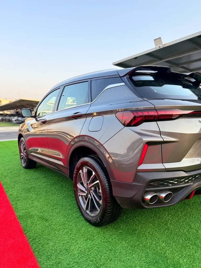 2025 Geely Coolray thumbnail 8