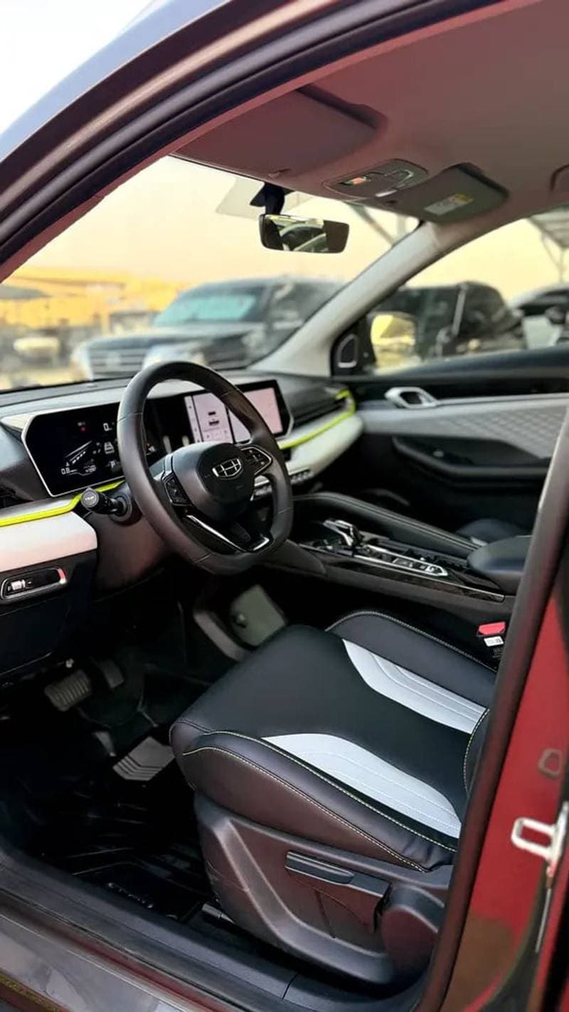 2025 Geely Coolray thumbnail 6