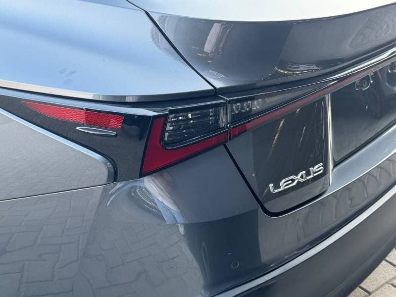 2023 Lexus IS300 thumbnail 9