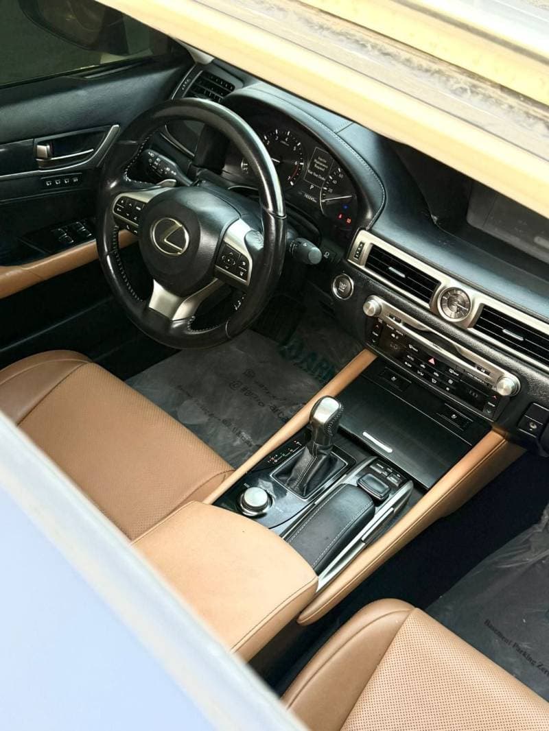 2016 Lexus GS200T thumbnail 9