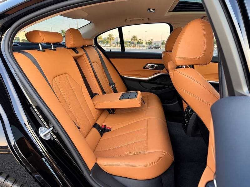 2025 BMW 320i thumbnail 10