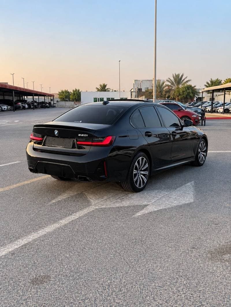 2025 BMW 320i thumbnail 4
