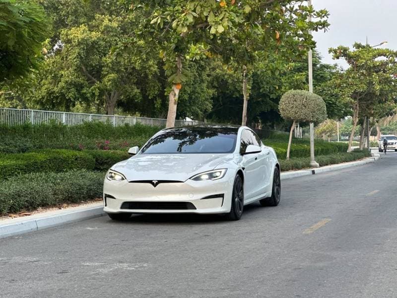 2023 Tesla Model S thumbnail 4
