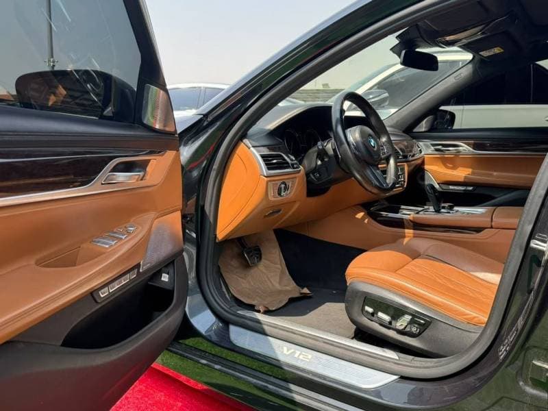 2018 BMW M760Li thumbnail 9