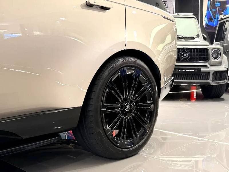 2024 Land Rover Range Rover thumbnail 3