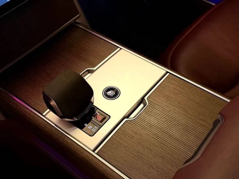 2024 Land Rover Range Rover thumbnail 9