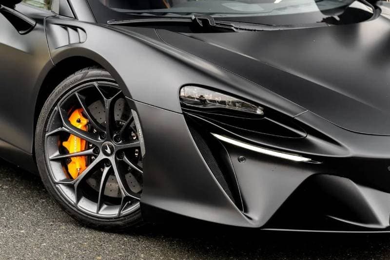 2024 McLaren Artura thumbnail 2