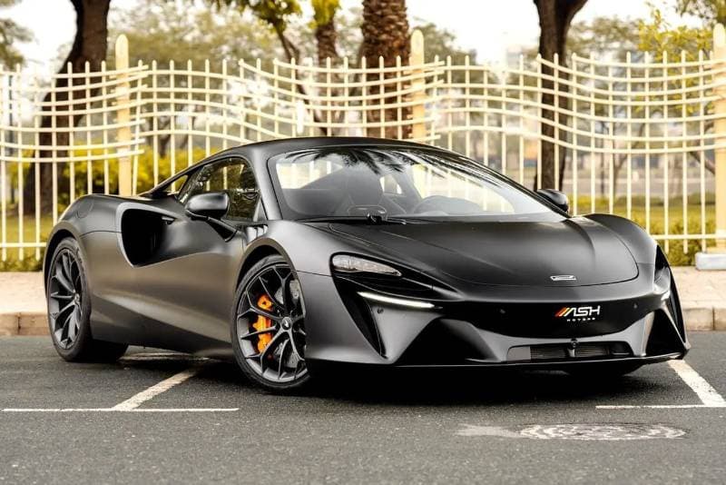 2024 McLaren Artura thumbnail 3