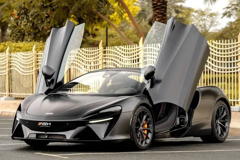 2024 McLaren Artura thumbnail 5