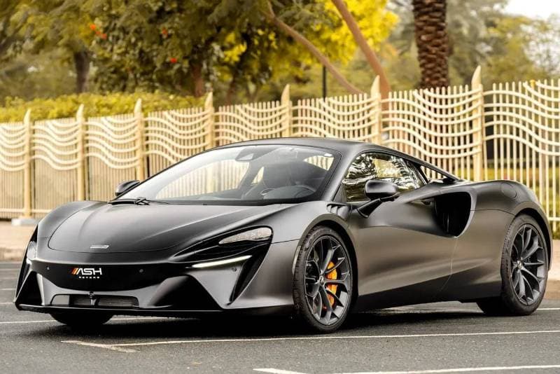 2024 McLaren Artura thumbnail 4