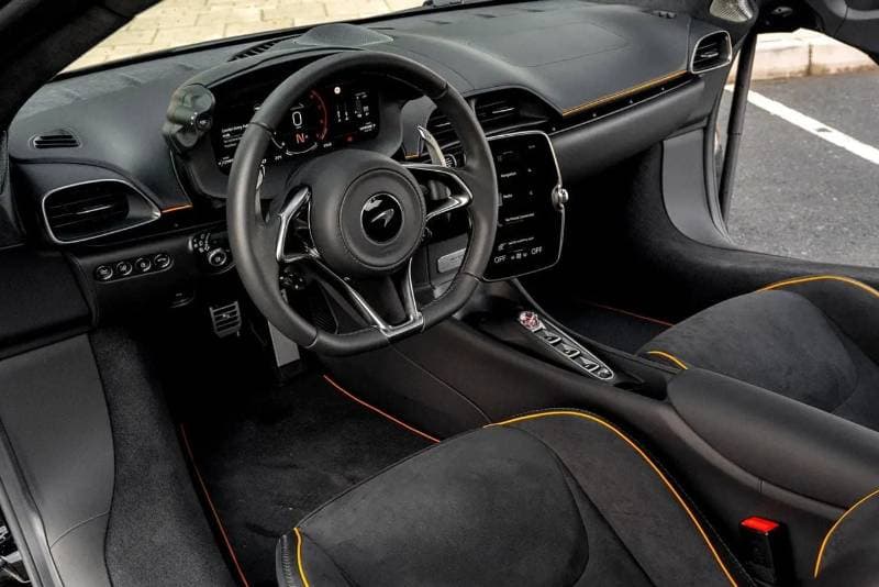 2024 McLaren Artura thumbnail 10