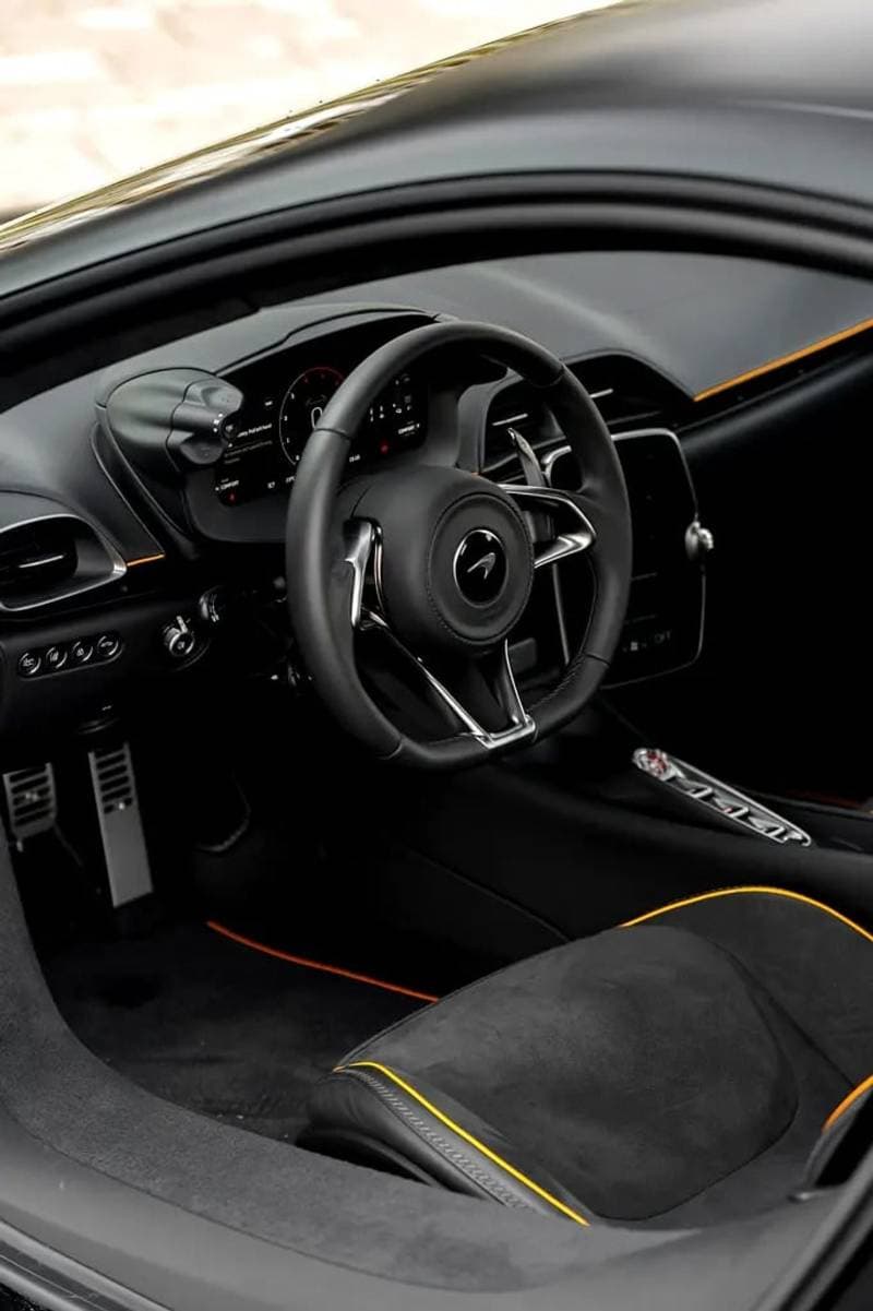 2024 McLaren Artura thumbnail 9