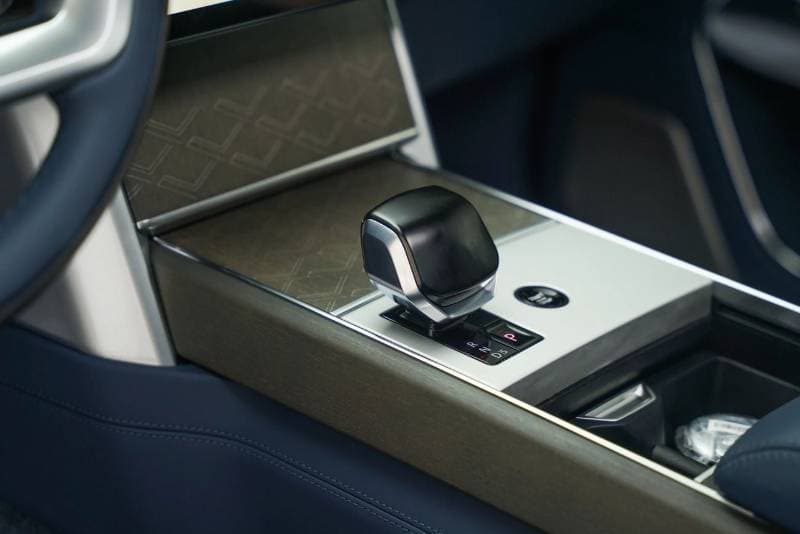 2026 Land Rover Range Rover thumbnail 9