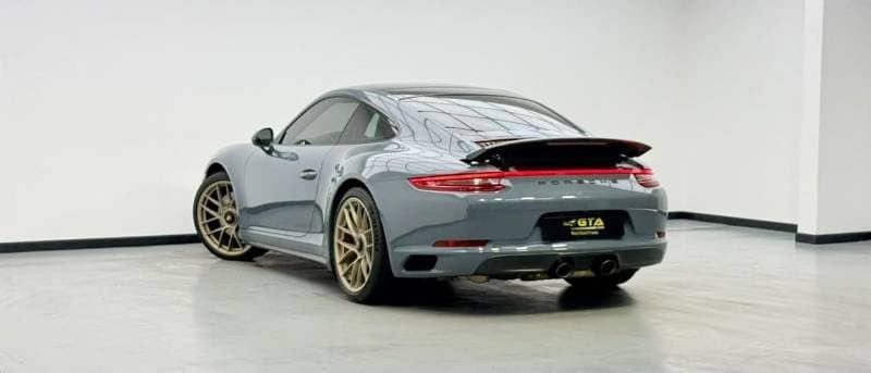 2017 Porsche 911 thumbnail 6