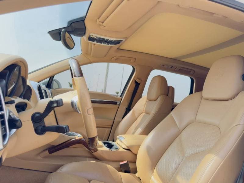 2013 Porsche Cayenne thumbnail 9