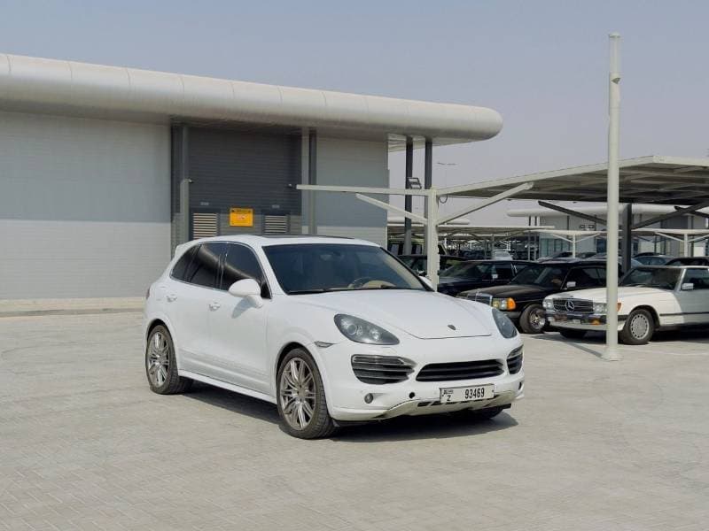 2013 Porsche Cayenne thumbnail 2