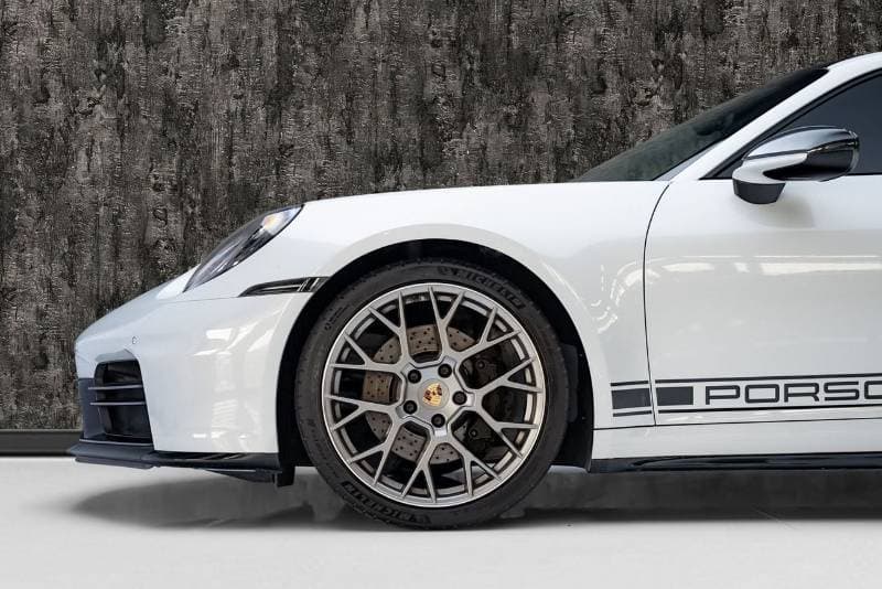 2025 Porsche 911 thumbnail 6
