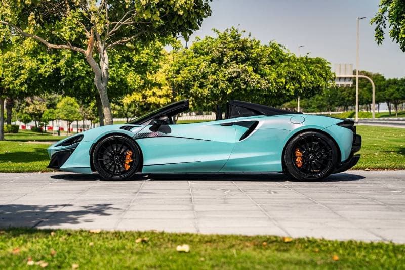 2025 McLaren Artura thumbnail 4