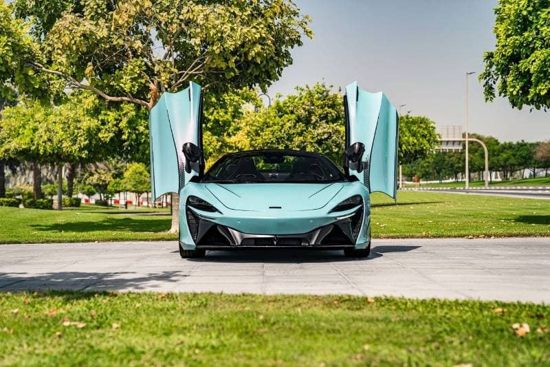 2025 McLaren Artura thumbnail 2