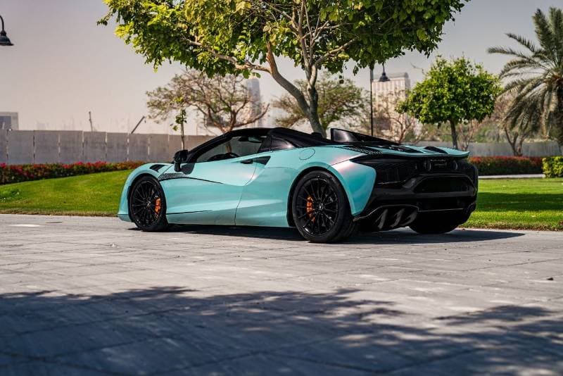 2025 McLaren Artura thumbnail 5