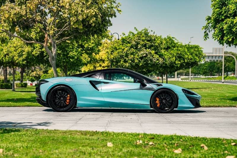 2025 McLaren Artura thumbnail 6
