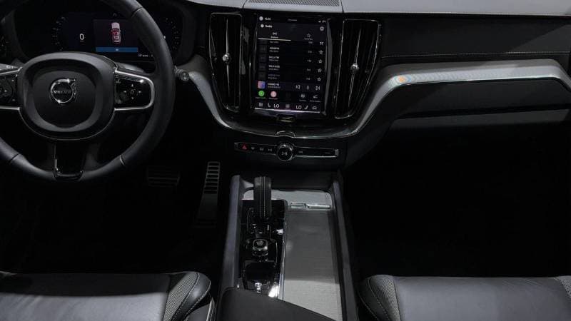 2022 Volvo XC60 thumbnail 10