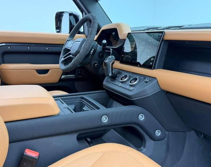 2024 Land Rover Defender 110 thumbnail 10